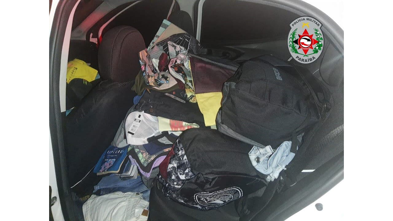 Grupo é preso e cerca de 500 peças de roupas roubadas de loja são apreendidas em João Pessoa