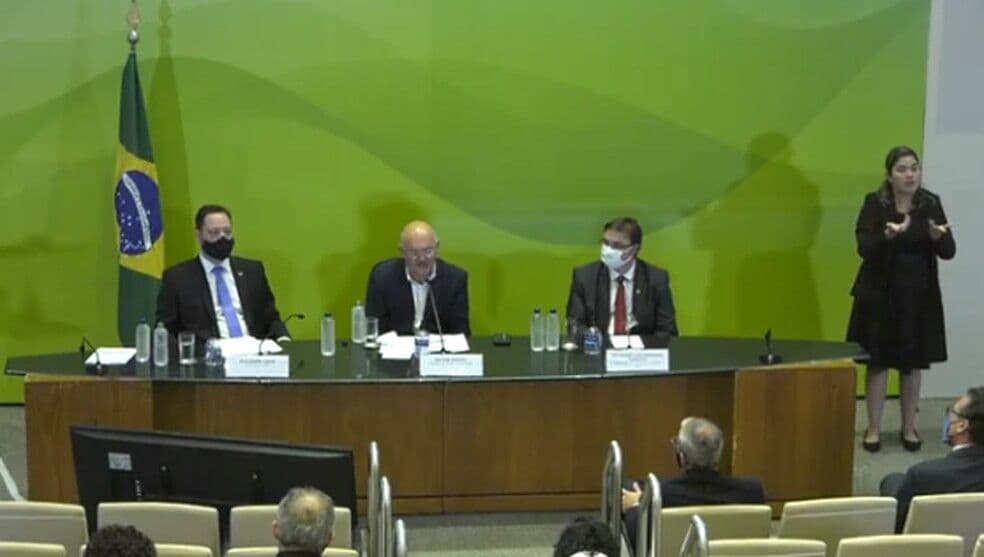 Mais de 8 mil candidatos vão fazer reaplicação do Enem 2020 por terem sintomas de doenças infectocontagiosas, diz Inep