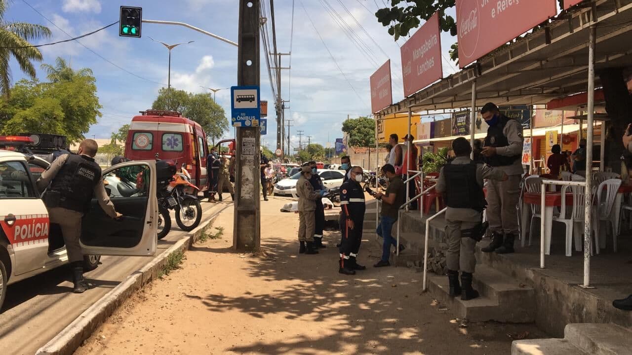 Homem é assassinado a tiros em frente a shopping de João Pessoa