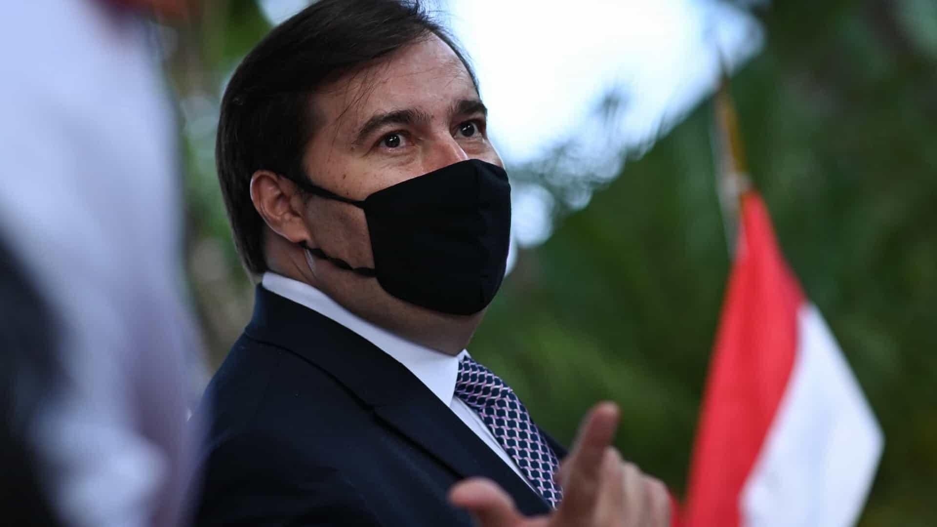 Maia marca audiência com embaixador da China para tentar resolver crise das vacinas