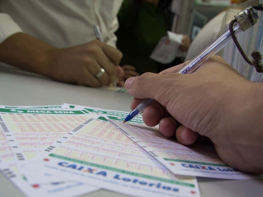 Mega-Sena acumula e concurso poderá pagar R$ 34 milhões neste sábado