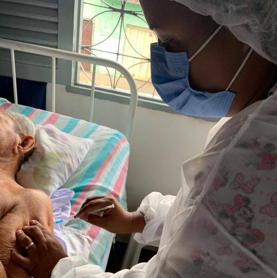 Começa a vacinação contra Covid-19 para idosos acamados com mais de 80 anos em Santa Rita