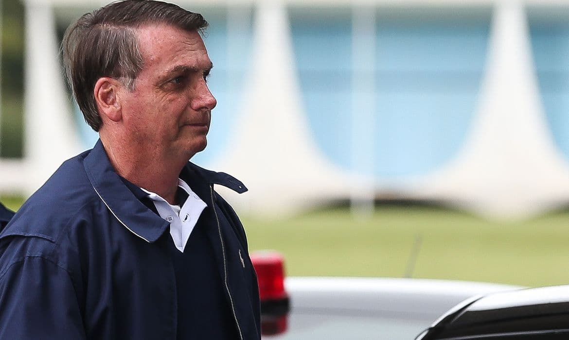 "O que se reservou a mim foi o emprego", diz Bolsonaro sobre gestão da pandemia