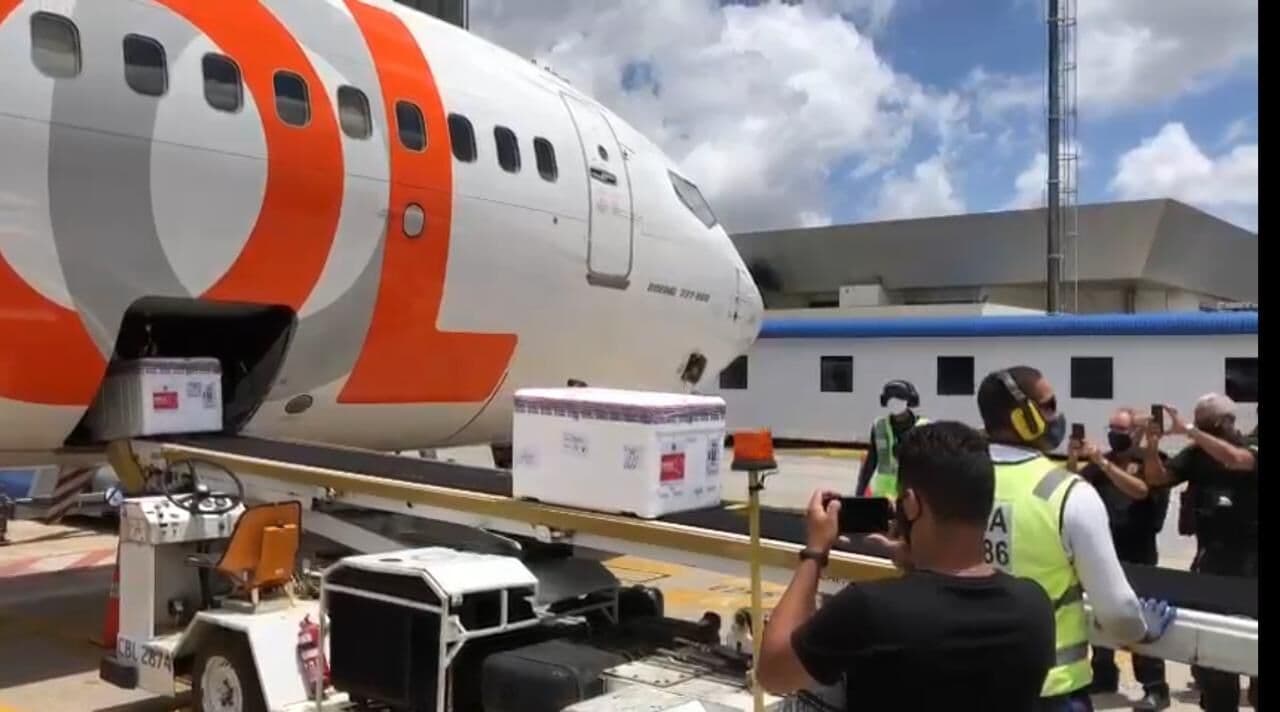 Paraíba recebe mais de 56 mil doses de vacina Coronavac neste domingo