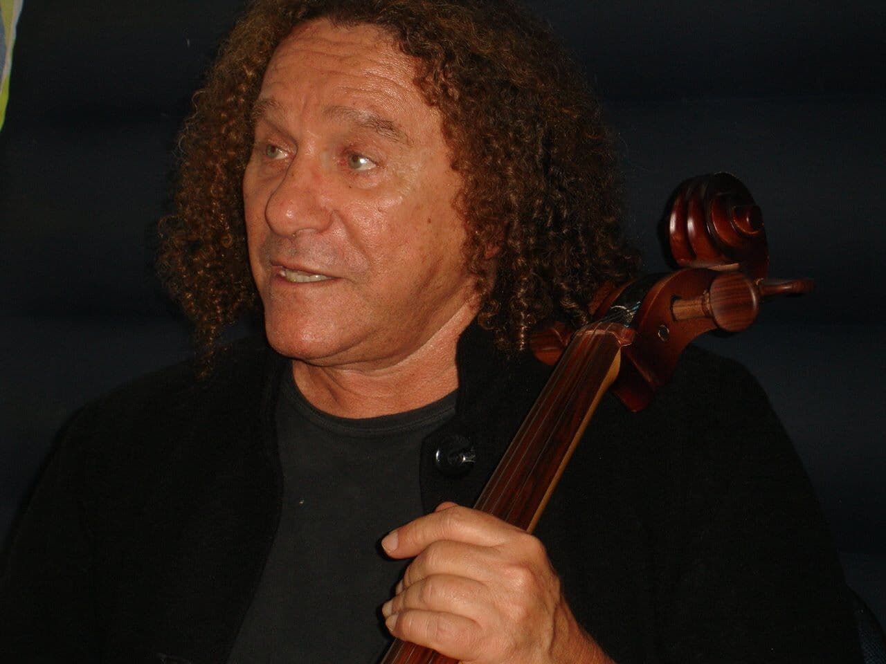 Cantor e compositor paraibano Vital Farias recebe alta hospitalar após ser internado com covid-19 em João Pessoa