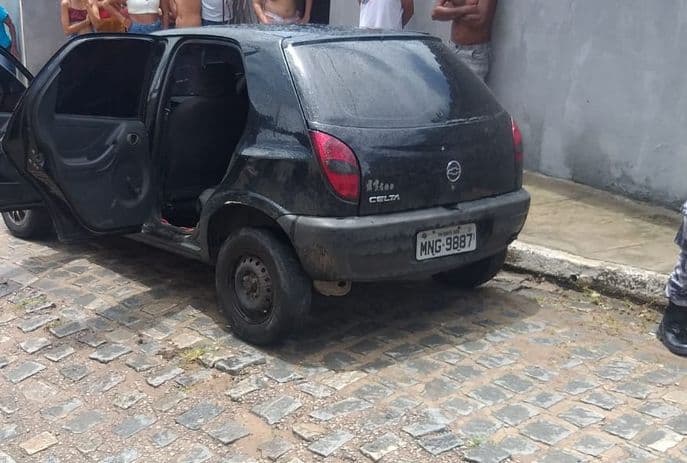 Suspeito de assalto fica ferido e outros dois são presos após perseguição policial em João Pessoa