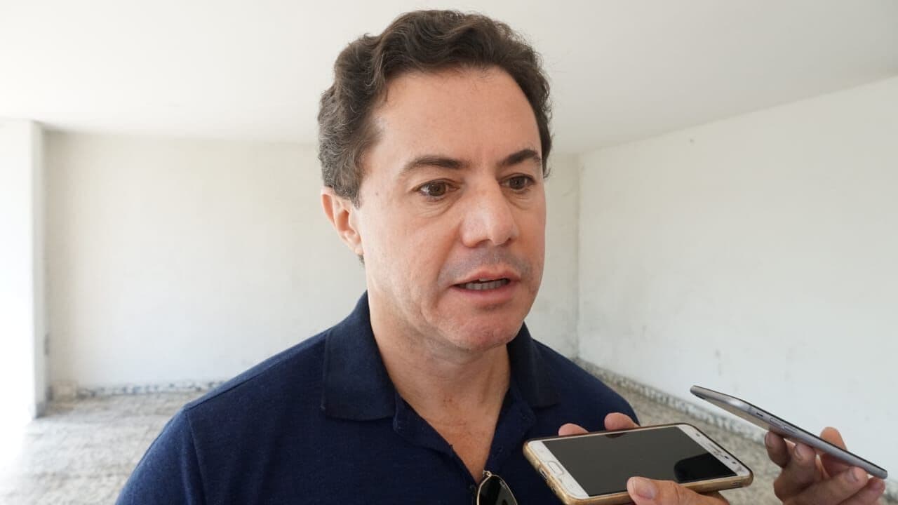 Veneziano diz que auxílio emergencial deve ter parcelas de R$ 250 e critica votação do benefício em conjunto com ajustes fiscais