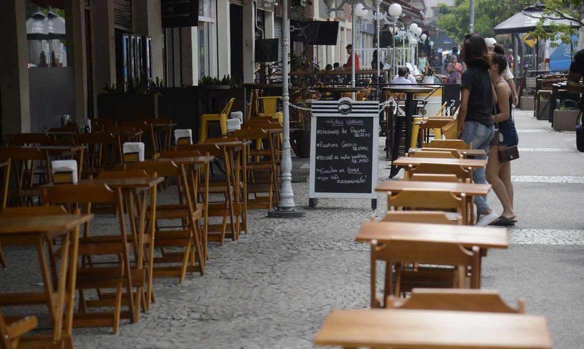Bares e restaurantes do Rio de Janeiro preveem mil demissões por semana com decreto