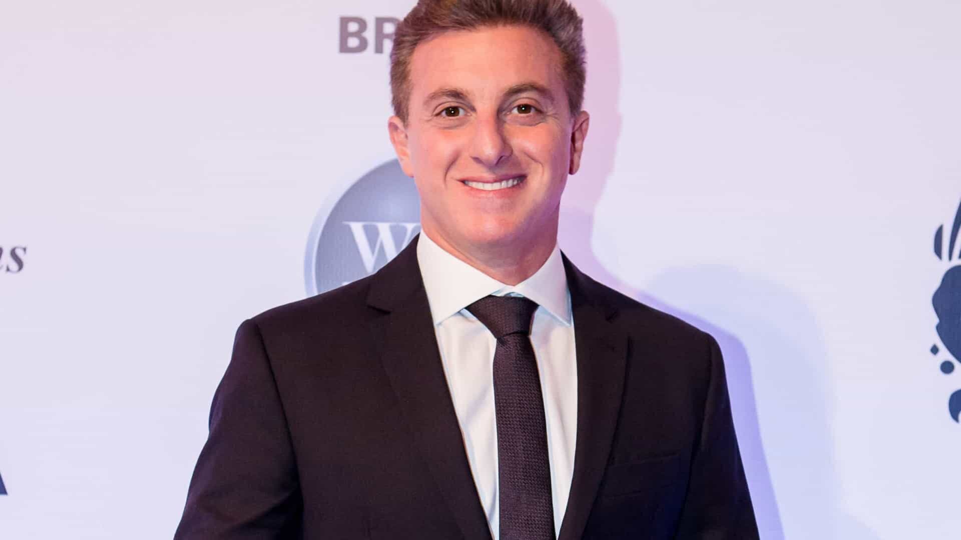 Luciano Huck critica Bolsonaro e cita retorno de Lula em artigo ao Financial Times