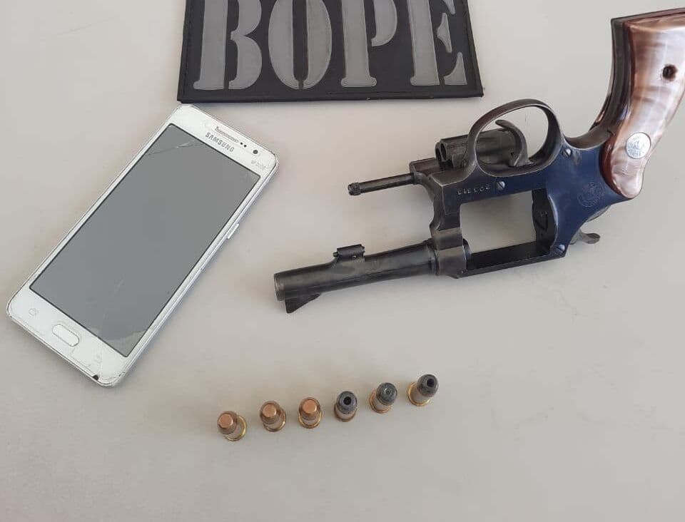 Polícia prende suspeitos com uma espingarda durante ação em João Pessoa