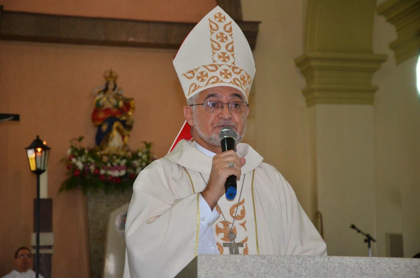 Dom Delson celebra Missa de Cinzas na Catedral Basílica de Nossa Senhora das Neves