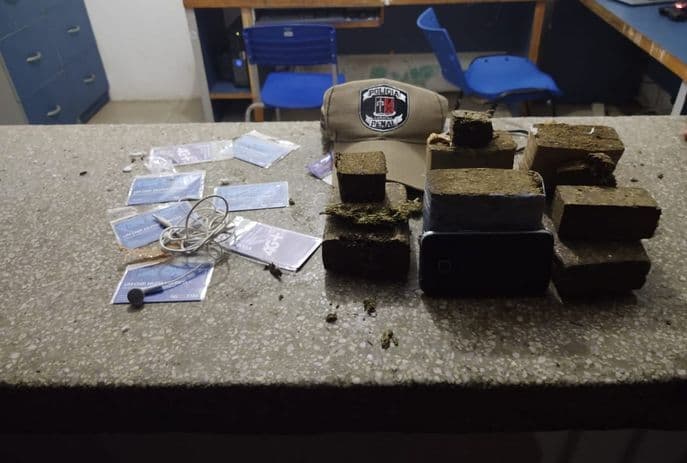 PM apreende maconha e crack após denúncia de ameaça no Eitel Santiago
