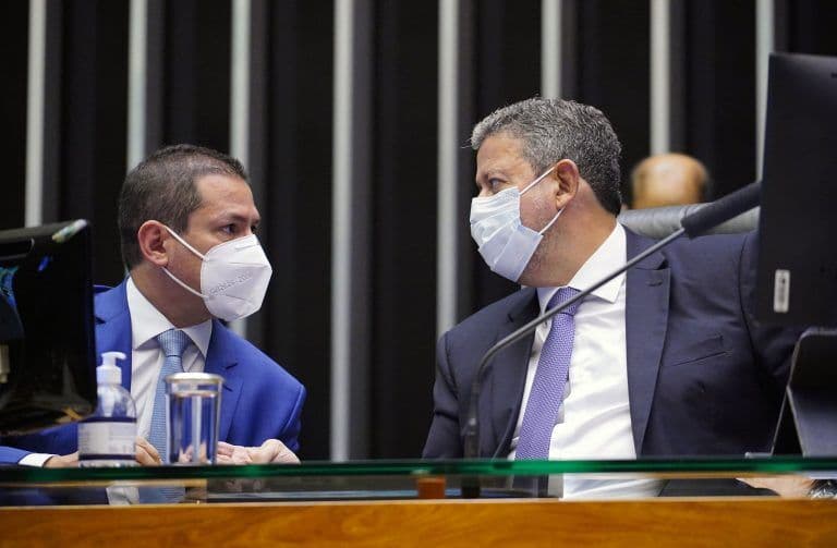 Câmara aprova texto-base de projeto sobre compra de vacinas contra Covid-19 pelo setor privado