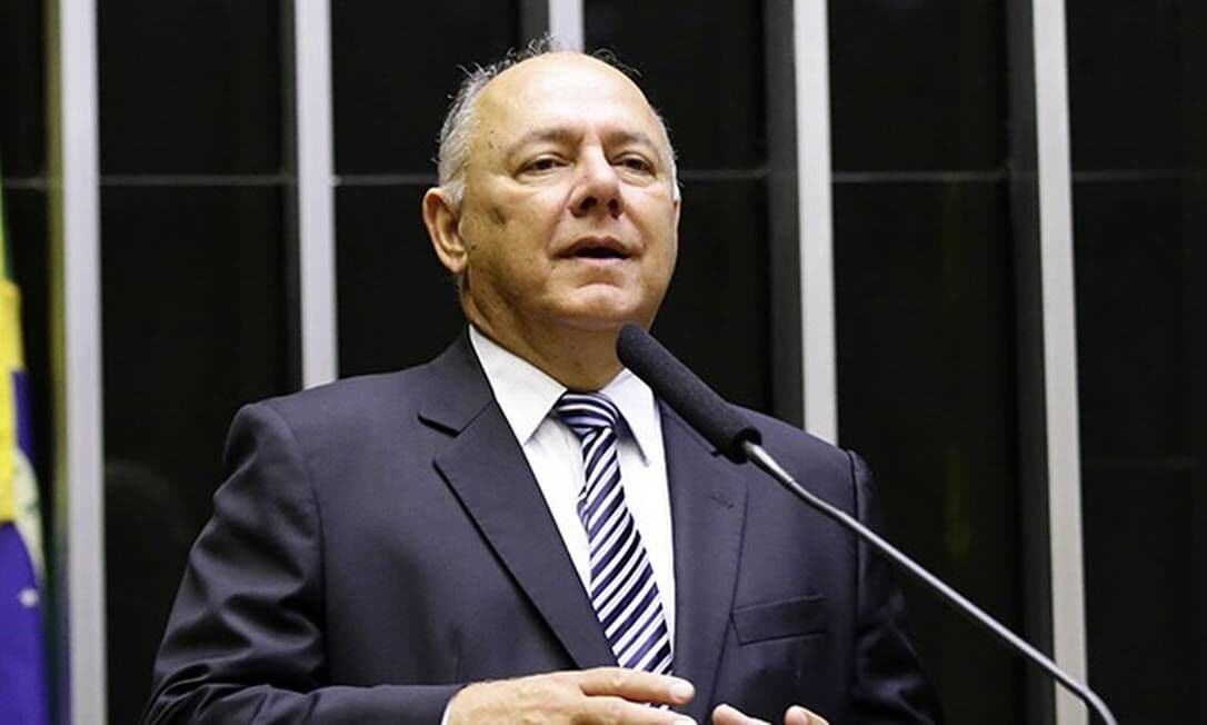 Um mês após perder esposa, Schiavinato, é 1º deputado federal a morrer de Covid-19