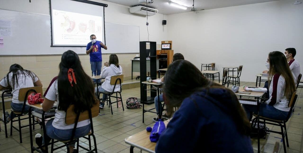 Mais de 111 mil alunos do ensino fundamental voltam às aulas em Manaus