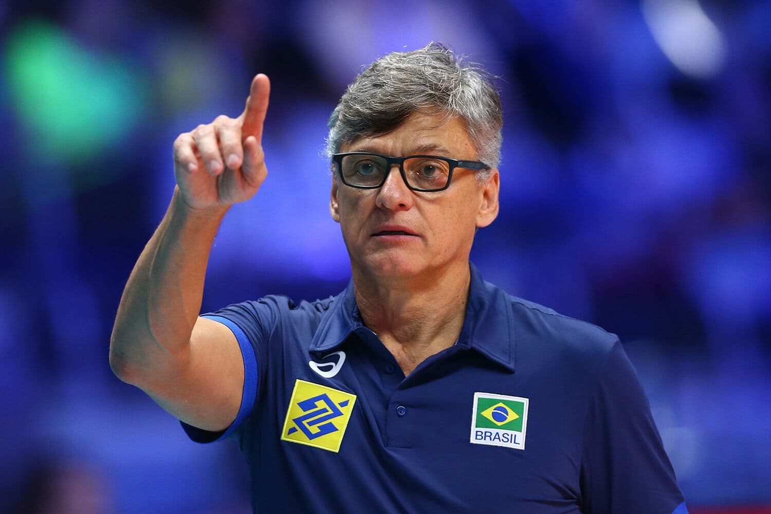 Com Covid, técnico da seleção de vôlei Renan Dal Zotto é intubado