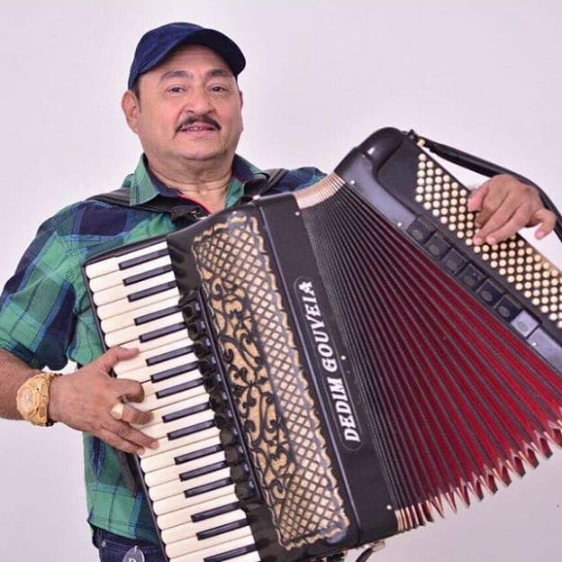 Cantor de forró Dedim Gouveia morre vítima de Covid-19 nesta segunda-feira