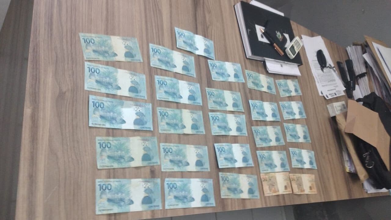 Delegada e escrivão presos por extorquir policial são exonerados e Segurança da Paraíba instaura processo administrativo