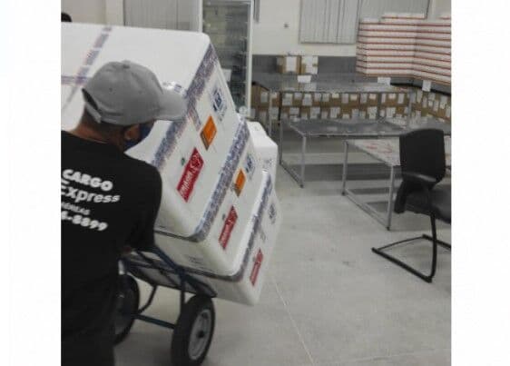 Mais de 75 mil doses de vacinas contra a covid-19 chegam à Paraíba neste sábado