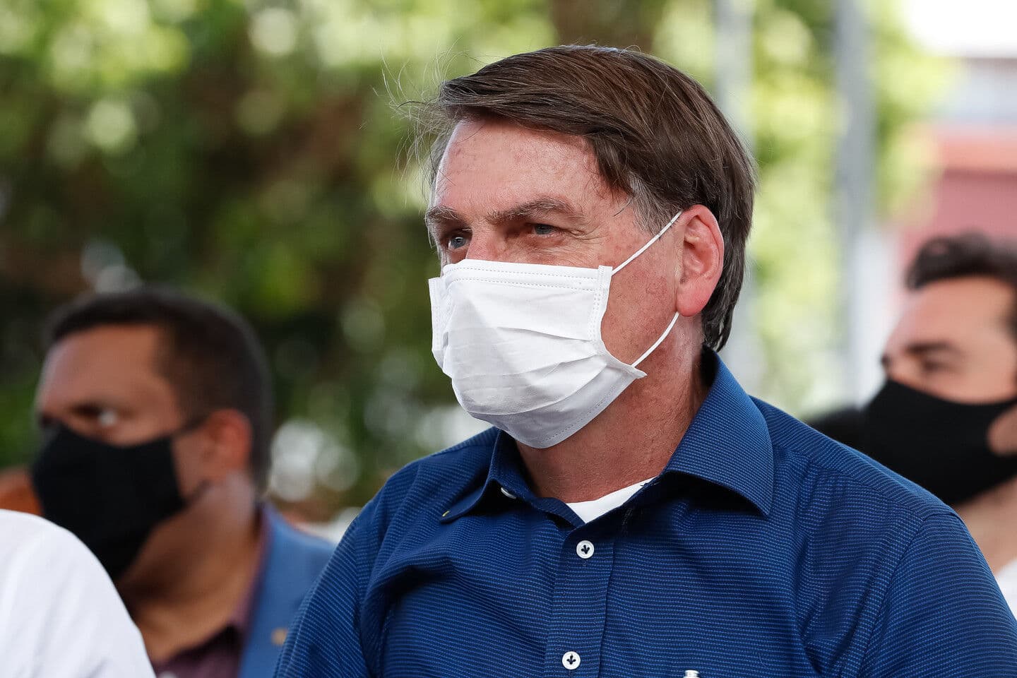 Bolsonaro nega interferência na Anvisa e diz ter pressa para vacina