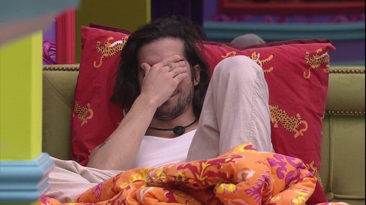 Fiuk chora sozinho após Viih Tube dizer que o indicará ao Paredão do "BBB21"