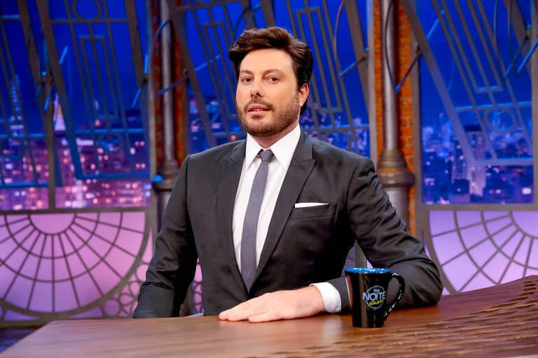 Danilo Gentili insinua que Bruna Marquezine usa crack e causa revolta na internet