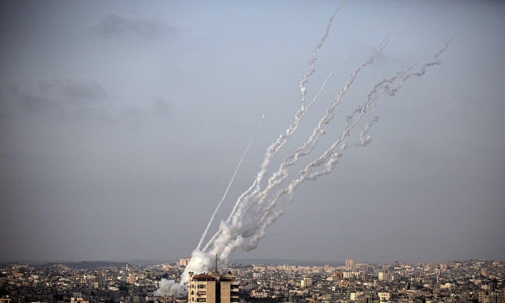 Hamas lança foguetes contra Israel após confrontos em Jerusalém; reação deixa mortos