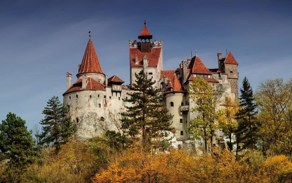 Visitantes do castelo do Drácula, na Romênia, são vacinados contra a Covid-19