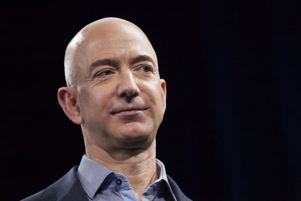 Jeff Bezos irá construir um iate de cerca de R$ 2,5 bilhões