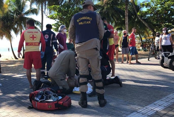Idoso sofre parada cardíaca ao se afogar em mar de João Pessoa