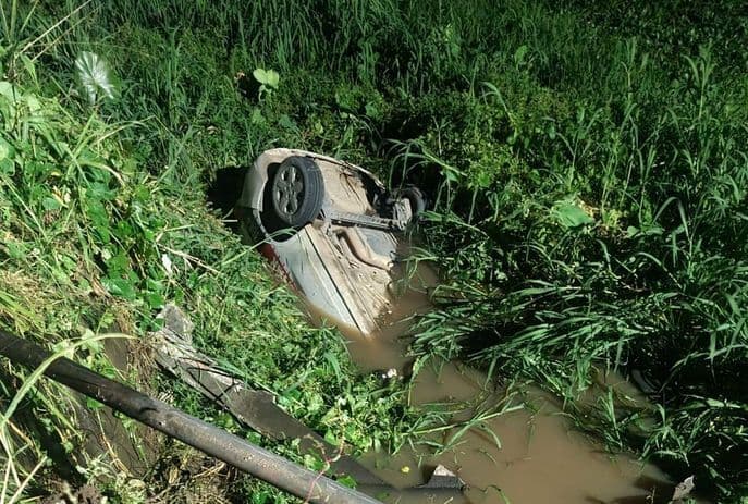 Após perseguição policial, viatura da Polícia Militar capota e cai em rio na Grande João Pessoa