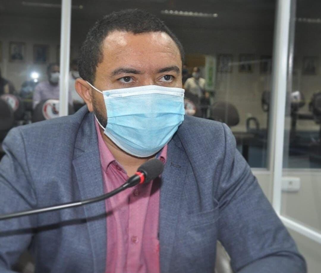 Vereador de Campina Grande se declara negacionista e diz que é a favor de ivermectina, azitromicina, chá de hortelã e limão galego ao invés de vacina