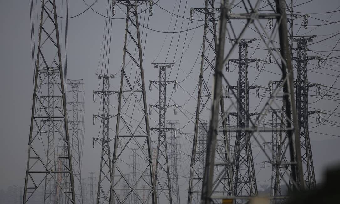 Conta de luz ficará mais cara em junho com baixo nível de represas, diz Aneel
