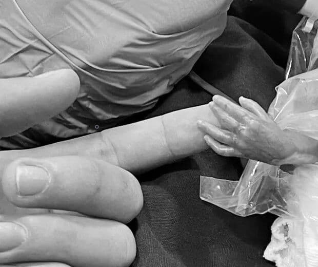 Filho de Whindersson Nunes morre após parto prematuro