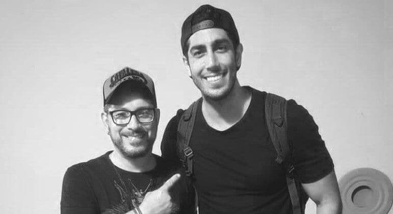 Com a mãe internada com Covid-19, humorista lamenta morte de amigo pela doença