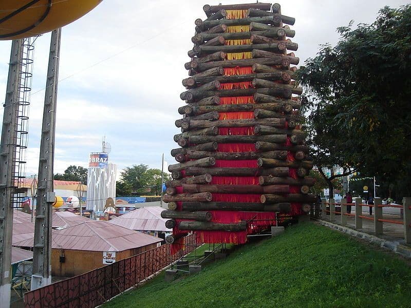 Fogueira cenográfica é acesa e programação d’O Maior São João do Mundo 2021 é lançada em Campina Grande