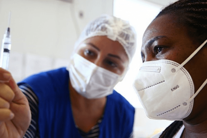 CoronaVac, AZD1222, Cominarty, Ad26.COV2-S, Sputnik e Covaxin: compare as seis vacinas com aval da Anvisa