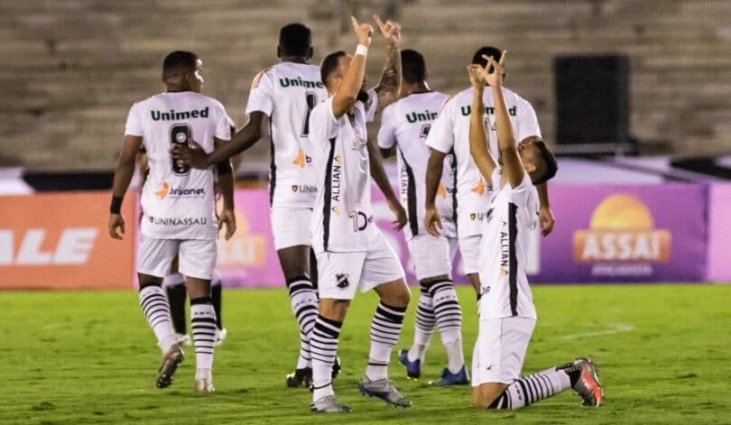 Goleiro do Treze, Leandro Santos, é internado com covid-19 em Campina Grande