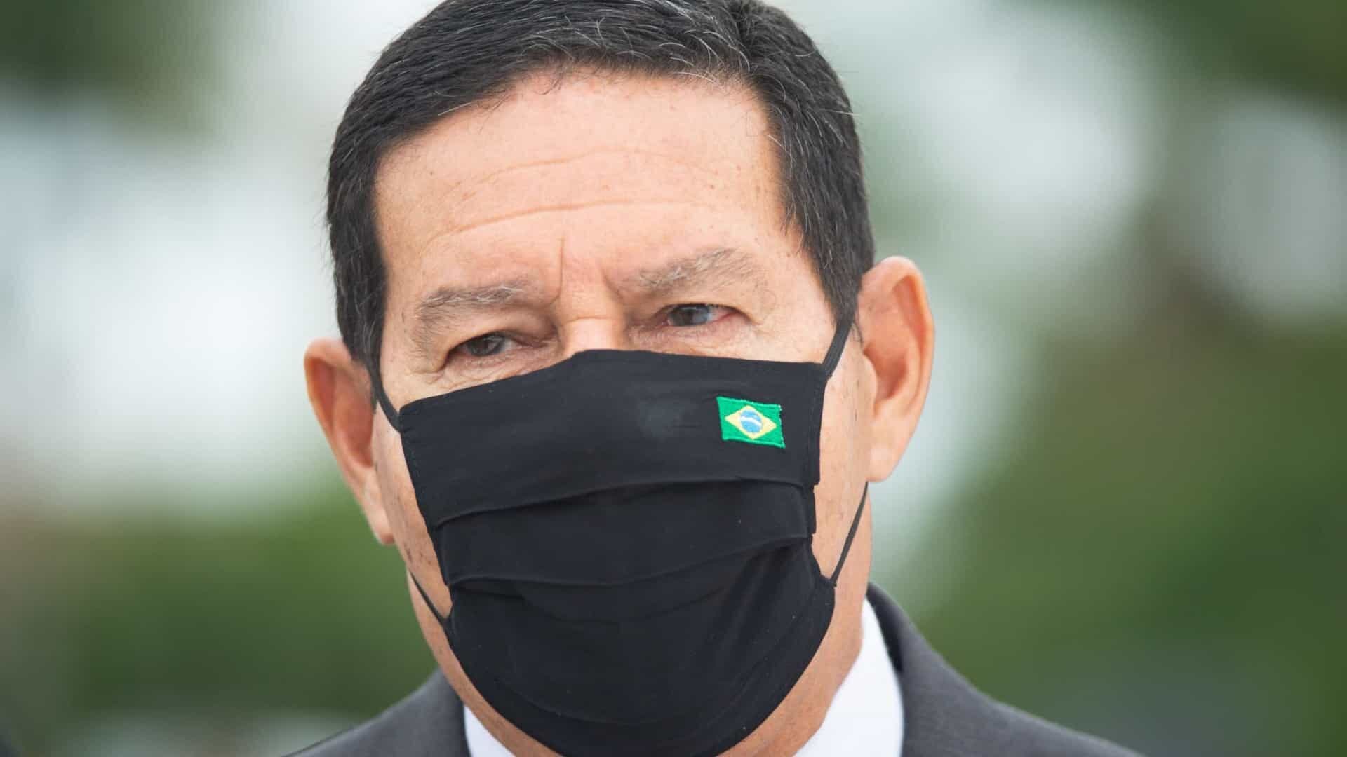 Igual buscar leão na selva, diz Mourão sobre perseguição a 'serial killer do DF'