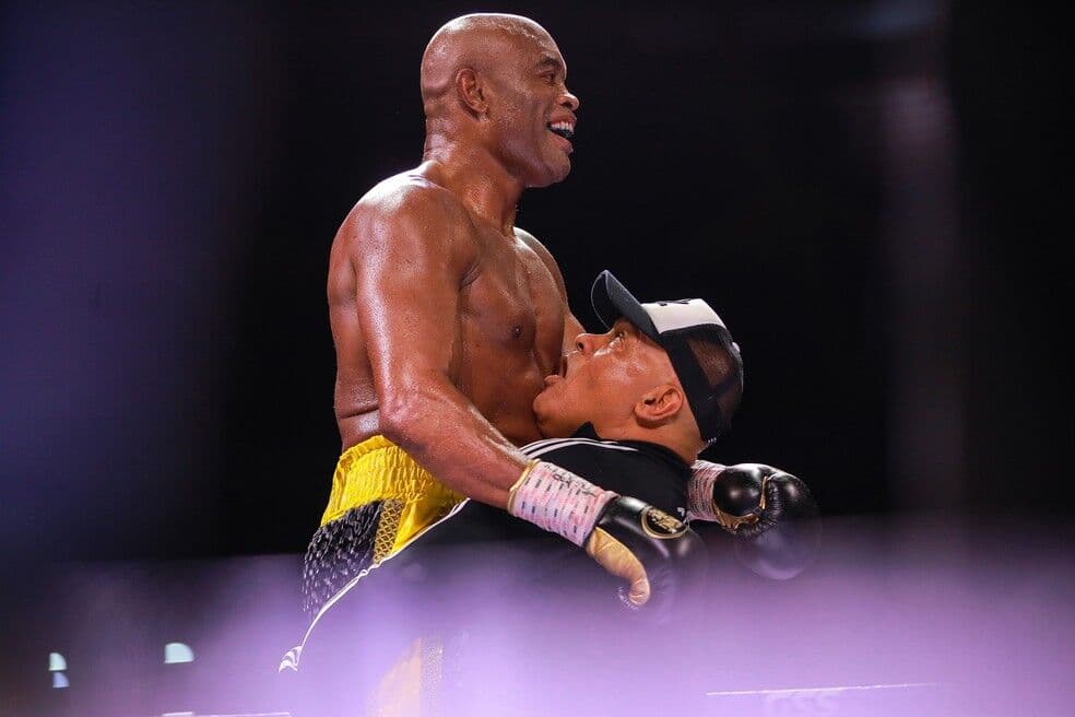 Anderson Silva surpreende e vence ex-campeão mundial no seu retorno ao boxe