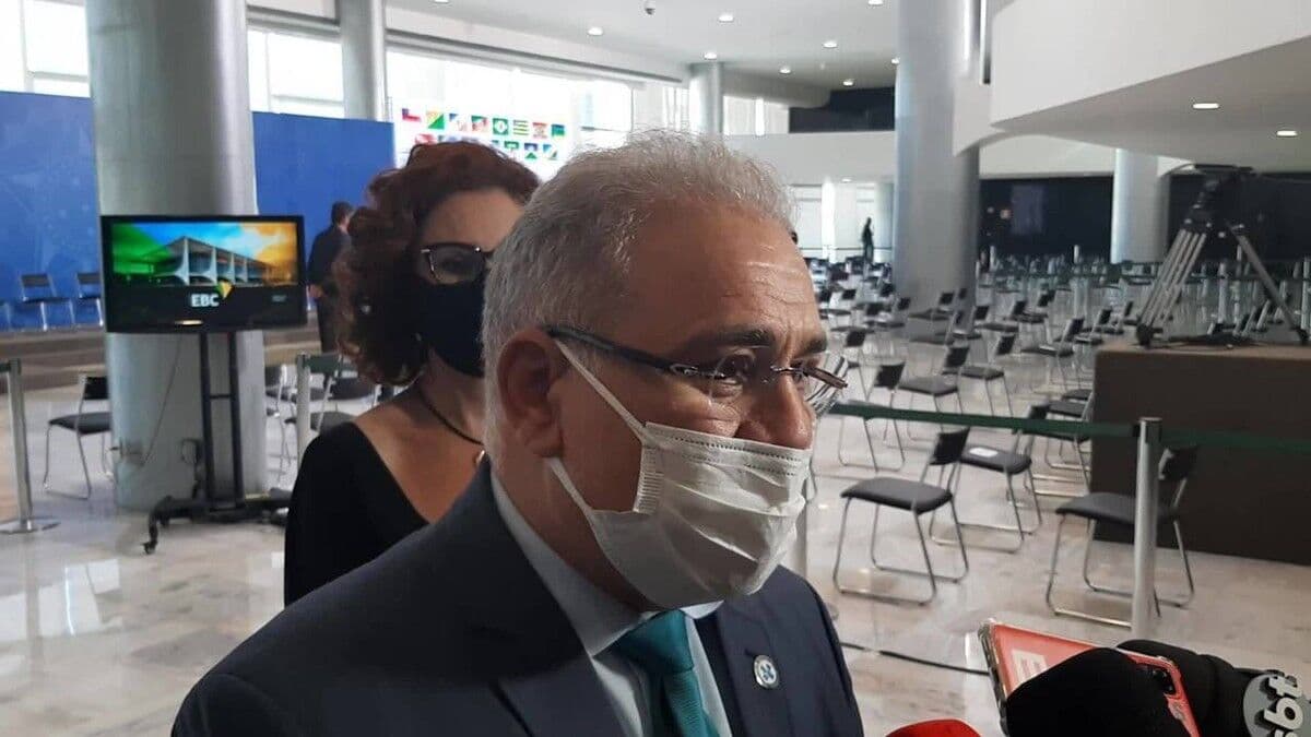 Queiroga se irrita com pergunta sobre compra da Covaxin: 'Eu falei em que idioma?'