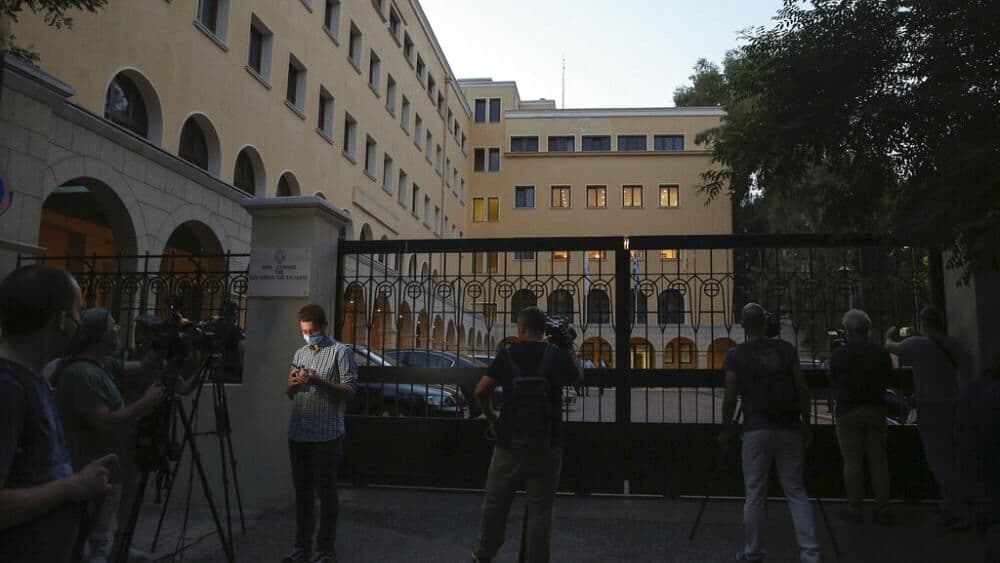 Padre ataca bispos com ácido durante sínodo na Grécia