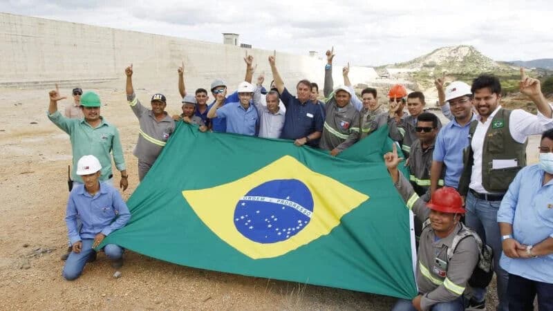 'Não é L de Lula, é arminha', diz trabalhador que posou para foto com Bolsonaro no RN