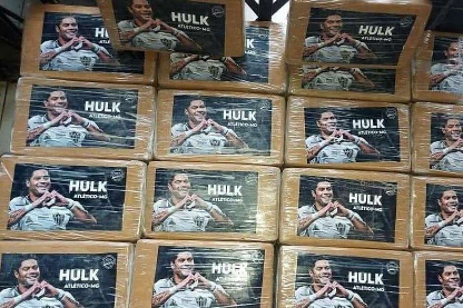 Polícia apreende pacotes de drogas no Equador com a foto do atacante Hulk