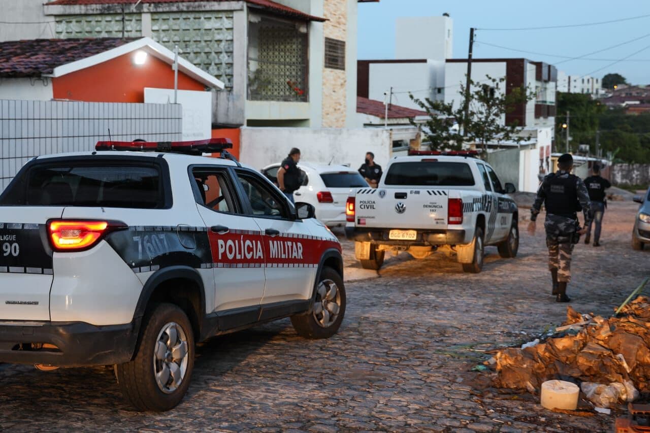 Cão farejador da Polícia Militar participa de Operação Morabito e encontra arma usada por traficantes em João Pessoa