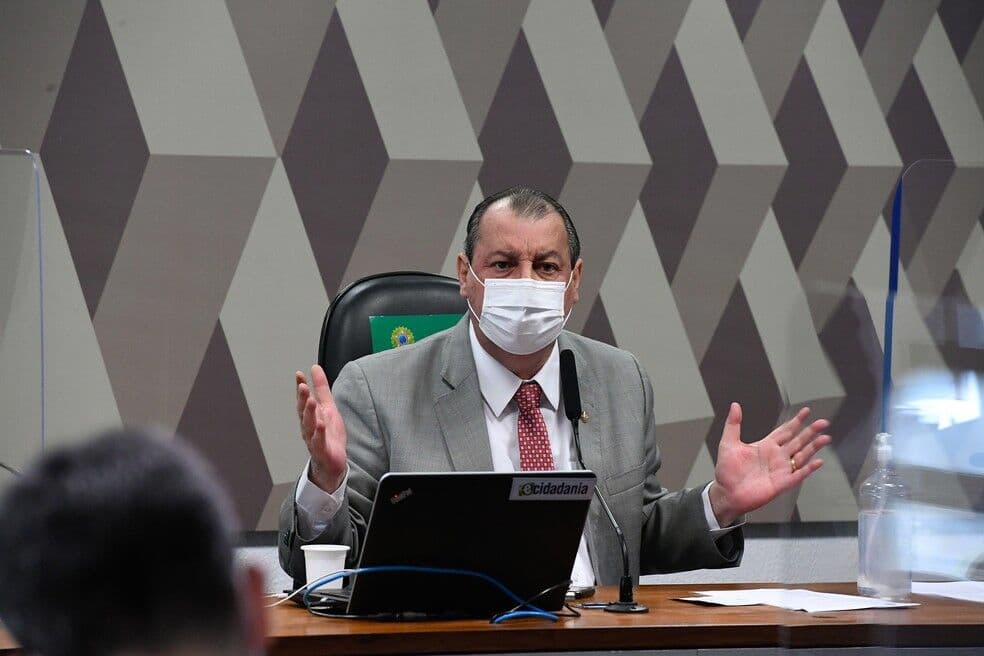 Aziz diz que ex-diretor da Saúde omitiu informações da CPI e fez 'dossiê para se proteger'