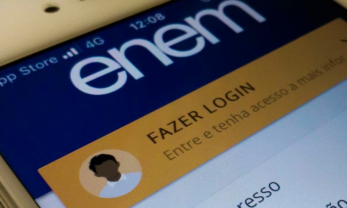Sem isenção a faltosos na pandemia, Enem 2021 tem menor número de inscritos em 13 anos