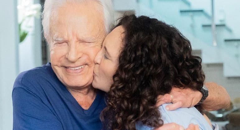 Filhos de Cid Moreira acusam mulher de maus-tratos e cárcere privado: ‘Ele é vítima’