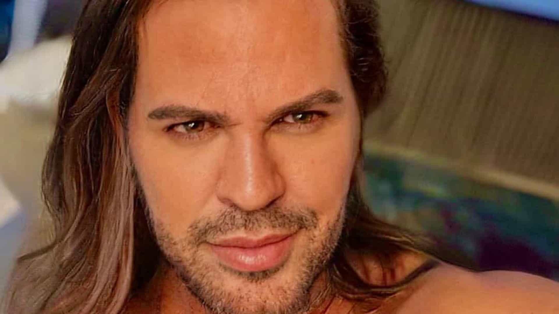 Eduardo Costa causa polêmica ao dizer que se considera 'semi-gay'