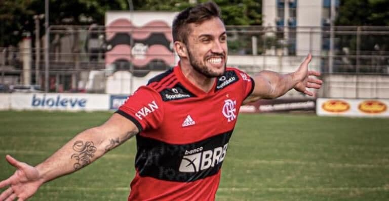 Arthur Picoli é contratado pelo Flamengo para jogar futebol society